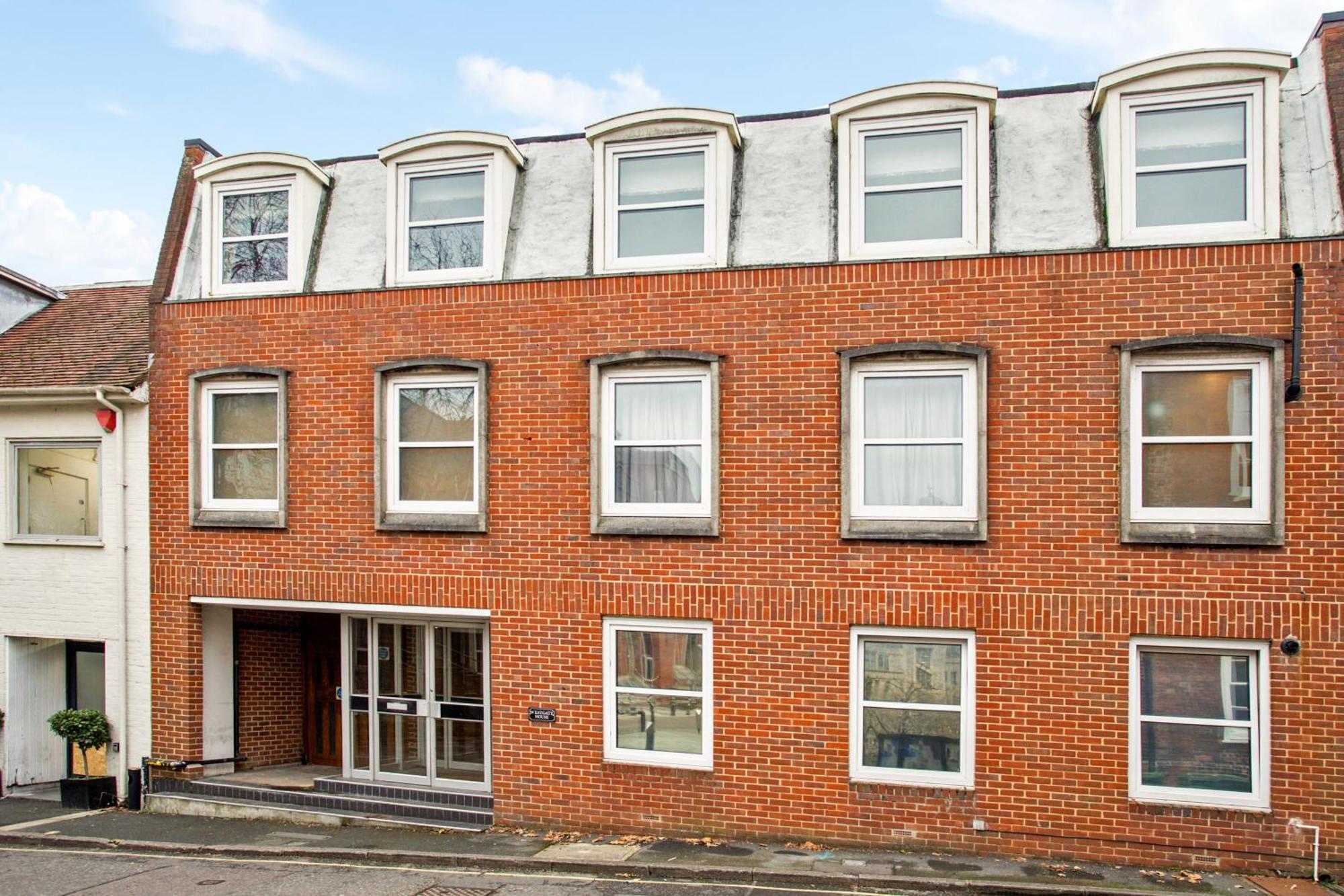 Perfect Perch For Legal Eagle - Winchester Law Courts, High St, Westgate Museum Apartment Exterior photo